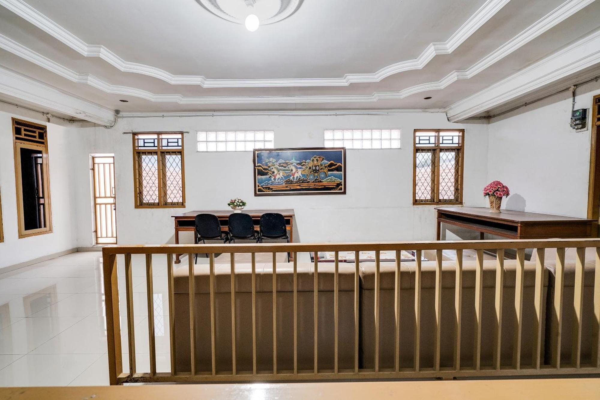 Oyo Life 91994 Sawerigading Jatinangor Syariah Hotel Sayang ภายนอก รูปภาพ